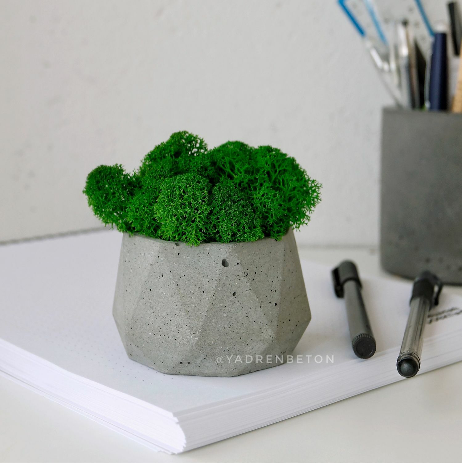 Набор кашпо из бетона, 3 штуки